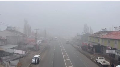 Ağrı’da sabah saatlerinde etkili olan sis, kent merkezi ve Ahmed-i