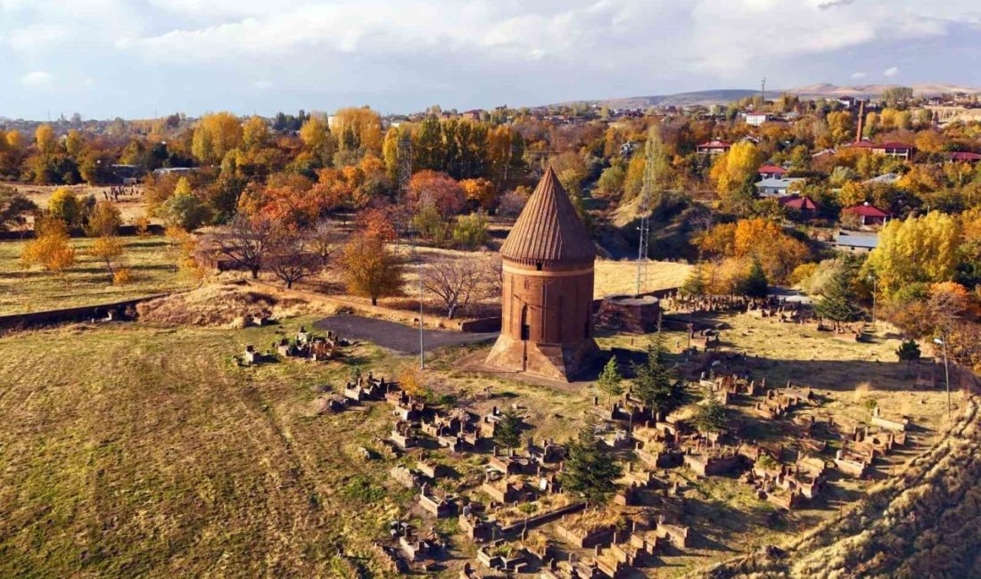 Bitlis’in Ahlat ilçesindeki tarihi ve doğal güzelliklerin sonbahar mevsimiyle buluşması