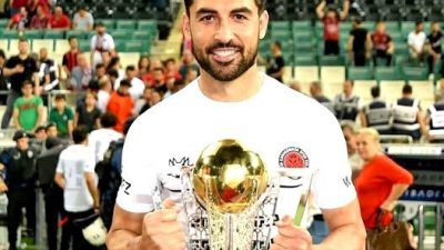 Çeşme Belediyespor altyapısından yetiştikten sonra Manisaspor, İzmirspor, İstanbulspor ve Pendikspor