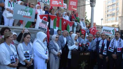 AK Parti Kayseri Kadın Kolları tarafından düzenlenen etkinliğe katılan kadınlar;