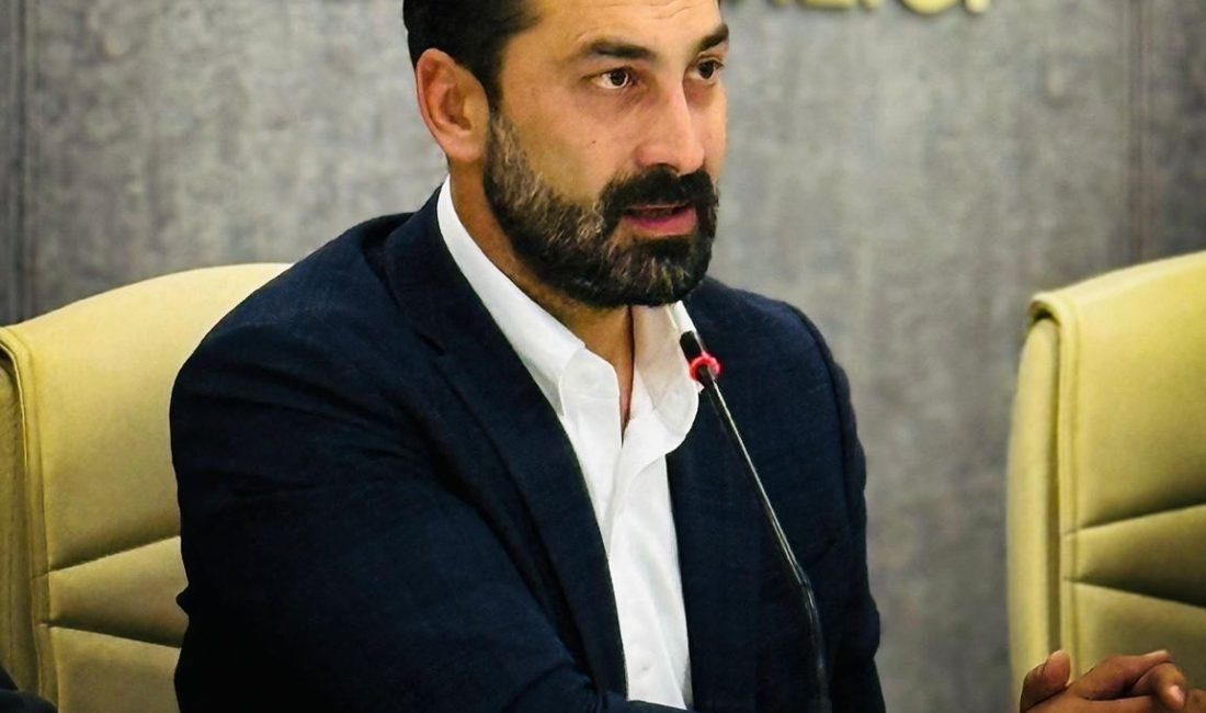 AK Parti’li Mücahit Arınç’tan CHP İl Başkanı Özalper’e tebrik AK Parti MKYK Üyesi ve Manisa Milletvekili Mücahit Arınç, Cumhuriyet