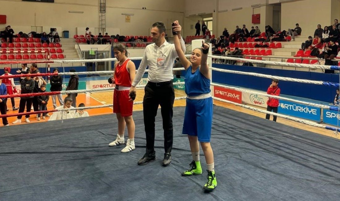 Kayseri’de düzenlenen 29 Ekim Cumhuriyet Kupası Boks Müsabakalarında Akdeniz Belediye