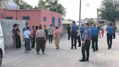 Antalya’da akrabalar arasında çıkan tartışmada silahlar konuştu. Olayda yoldan geçen