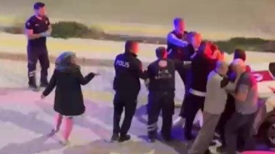 Adıyaman’da, akrabalar arasında çıkan kavgada 3 kişi yaralandı. Edinilen bilgilere