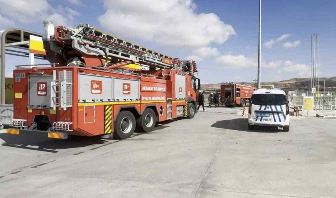 Aksaray’da akaryakıt istasyonu yakınındaki yağ deposunda çıkan yangın itfaiye ekiplerince