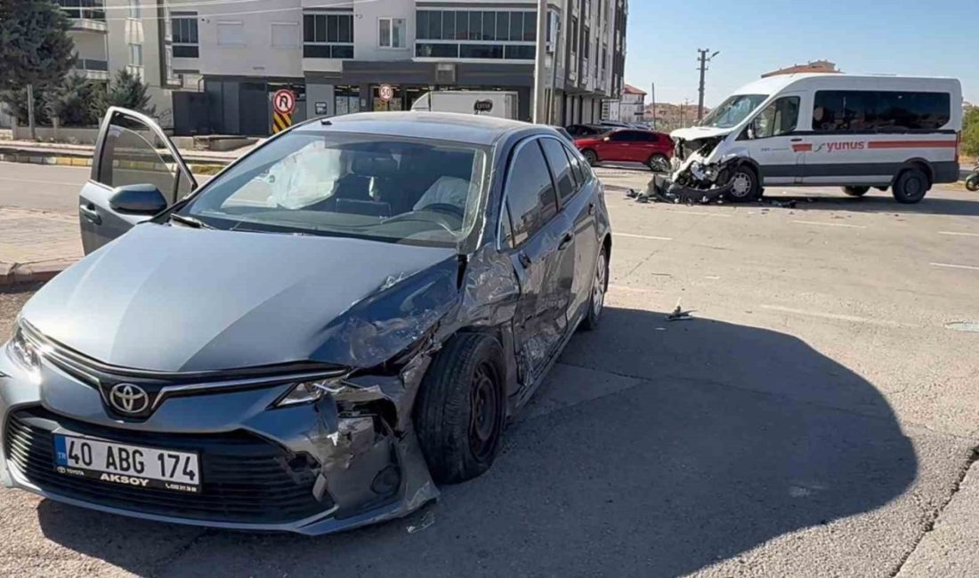 Aksaray’da otomobil ile servis minibüsü çarpıştı: 1 yaralı Aksaray’da servis minibüsü ile otomobilin çarpışması onucu yaşanan kazada 1