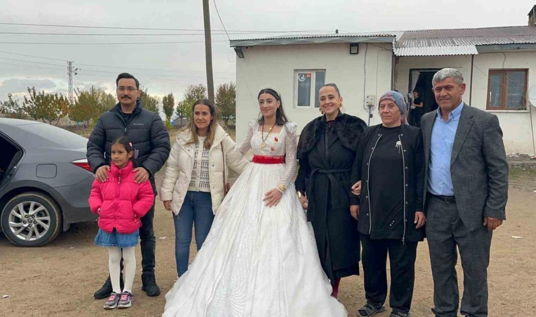 Akyaka Kaymakamı İsmail Demirtaş, köy düğününe katıldı, evlenen çiftlere mutluluklar