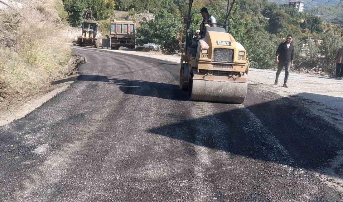 Antalya Büyükşehir Belediyesi, Alanya’nın kırsal mahalle yollarını kışa hazırlama çalışmalarını