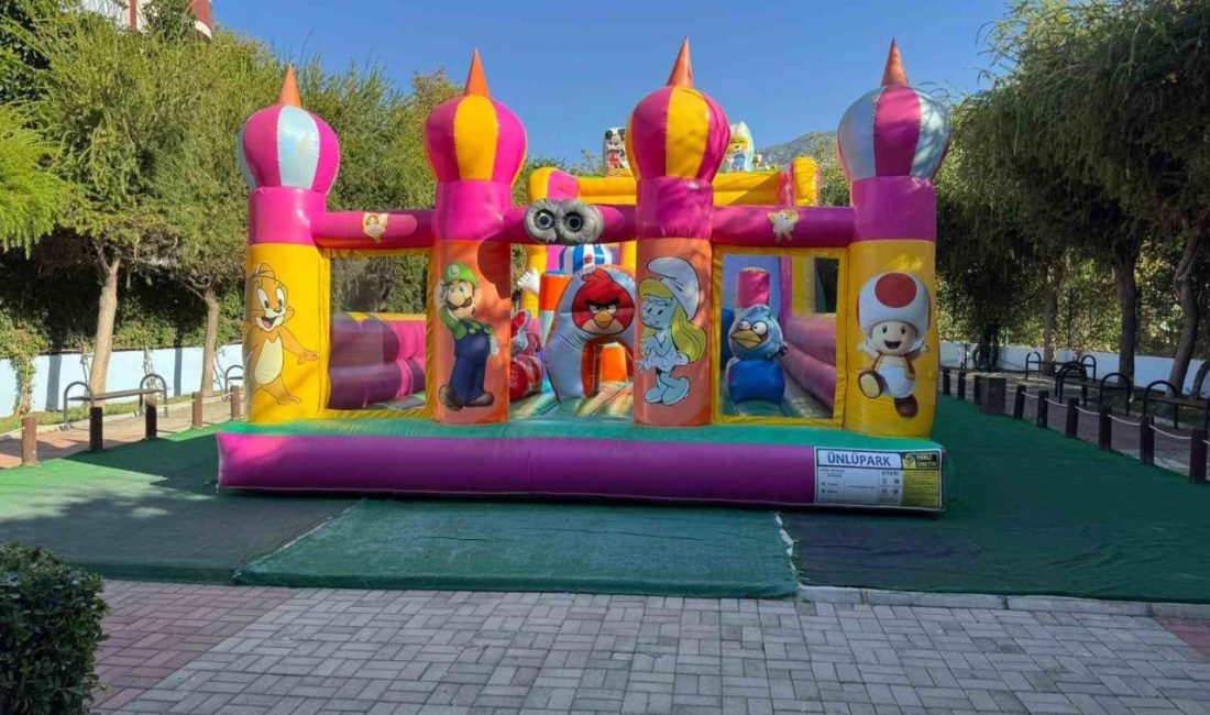 Alanya Belediyesi, çocukların gözdesi olan balon parkını yenileyerek hizmete sundu.