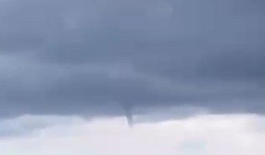 Antalya’nın Alanya ilçesi sahilinde deniz üzerinde hortum oluştu. Alanya’ya sağlı