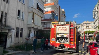 Antalya’nın Alanya ilçesinde bir evin banyosunda çıkan yangın büyümeden söndürüldü.