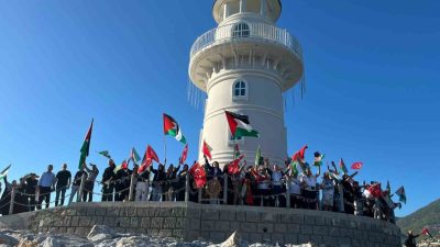 Antalya’nın Alanya ilçesinde, İsrail’in Gazze’ye yönelik insanlık dışı saldırıları protesto