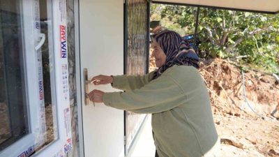 Alanya Belediyesi, hayırseverlerin de katkısıyla Yeşilöz Mahallesi’nde yaşayan ihtiyaç sahibi