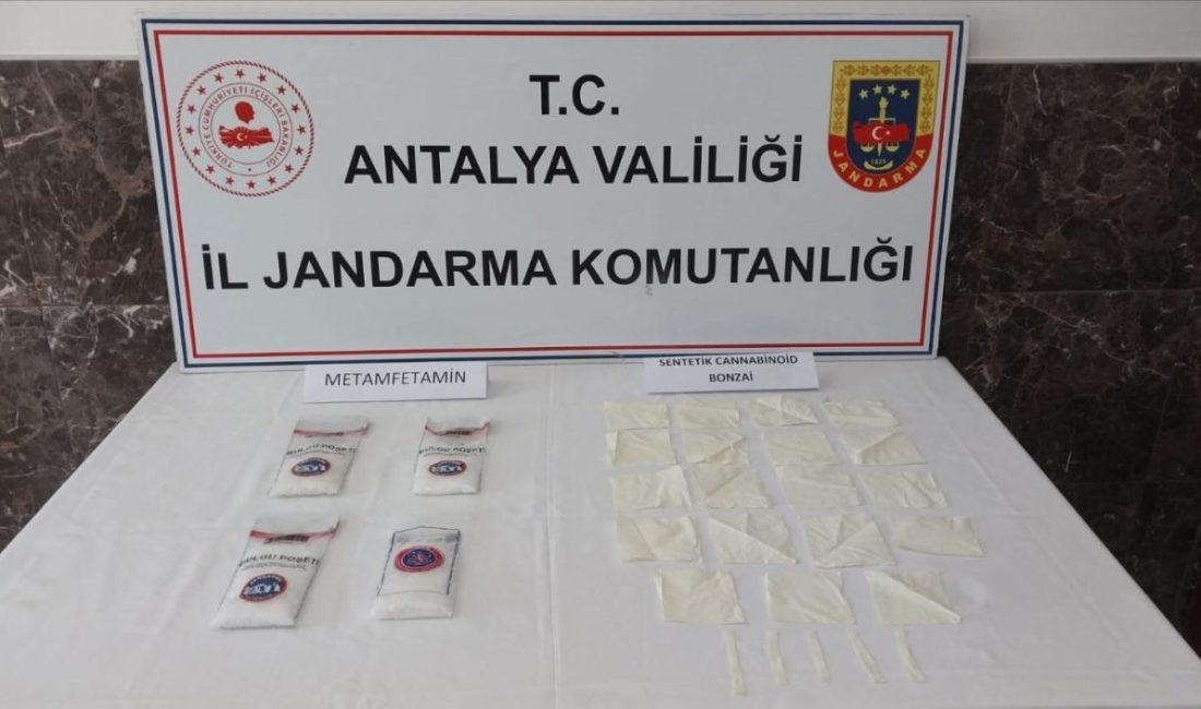 Antalya İl Jandarma Komutanlığı ekiplerince Alanya ilçesinde düzenlenen uyuşturucu operasyonunda,