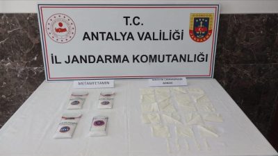 Antalya İl Jandarma Komutanlığı ekiplerince Alanya ilçesinde düzenlenen uyuşturucu operasyonunda,