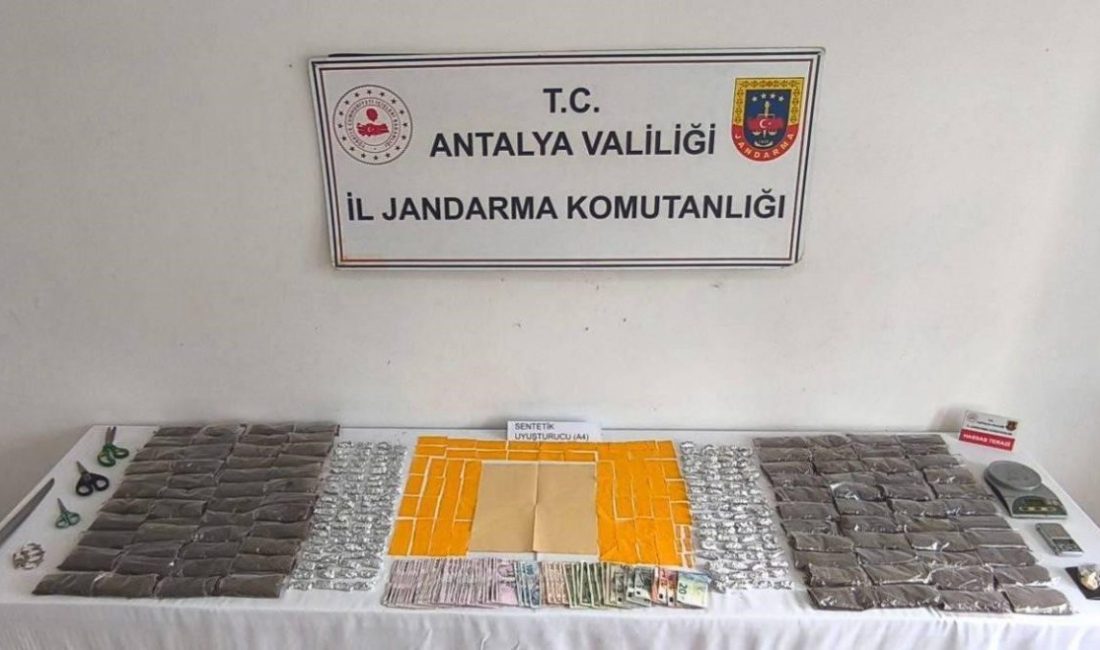 Alanya’da uyuşturucu operasyonu: 2 tutuklama Antalya İl Jandarma Komutanlığı ekiplerince, uyuşturucu madde ticaretine yönelik yürütülen