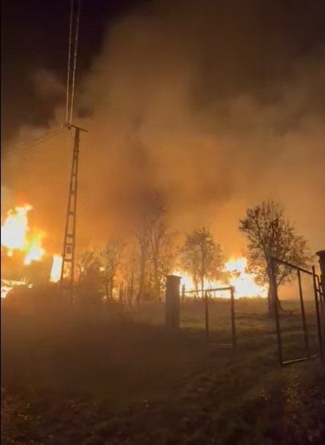 Çankırı’nın Yapraklı ilçesinde çıkan yangında 6 ev ve ahırda büyük