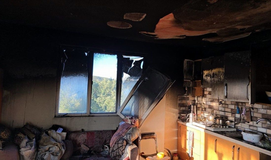 Mudanya ilçesinde iki katlı müstakil bir evin mutfağında çıkan yangın,