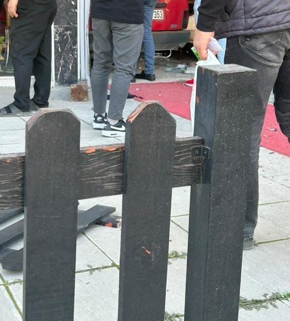 Alkollü sürücü dükkana daldı: 1 yaralı Ankara’nın Sincan ilçesinde alkollü sürücünün kullandığı otomobil bir dükkana daldı.