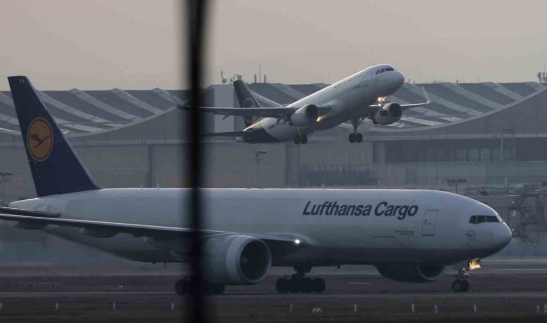 Alman hava yolu şirketi Lufthansa’nın CEO’su Carsten Spohr, yüksek vergi