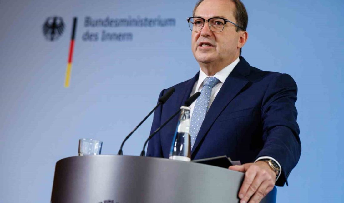 Almanya İçişleri Bakanı Alexander Dobrindt, bakanlar kabinesinin son dönemde ülke