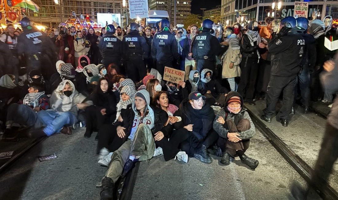 Almanya’nın başkenti Berlin’de, İsrail’in insani yardım ulaştırmak üzere Gazze’ye doğru