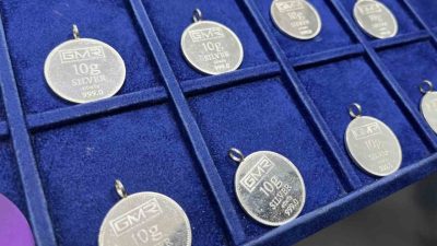 Altın fiyatlarının ulaşılmaz hale gelmesiyle vatandaşlar gümüşe yönelmeye başladı. Parası