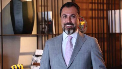 Küresel piyasalarda altın fiyatları tarihi rekorlara tırmanırken, yatırımcılar yeniden güvenli