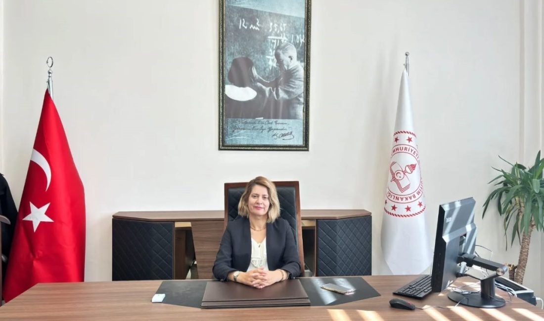 Altıntaş Milli Eğitim Müdürü Tuba Sinan görevine başladı Altıntaş İlçe Milli Eğitim Müdürlüğü görevine atanan Tuba Sinan görevine