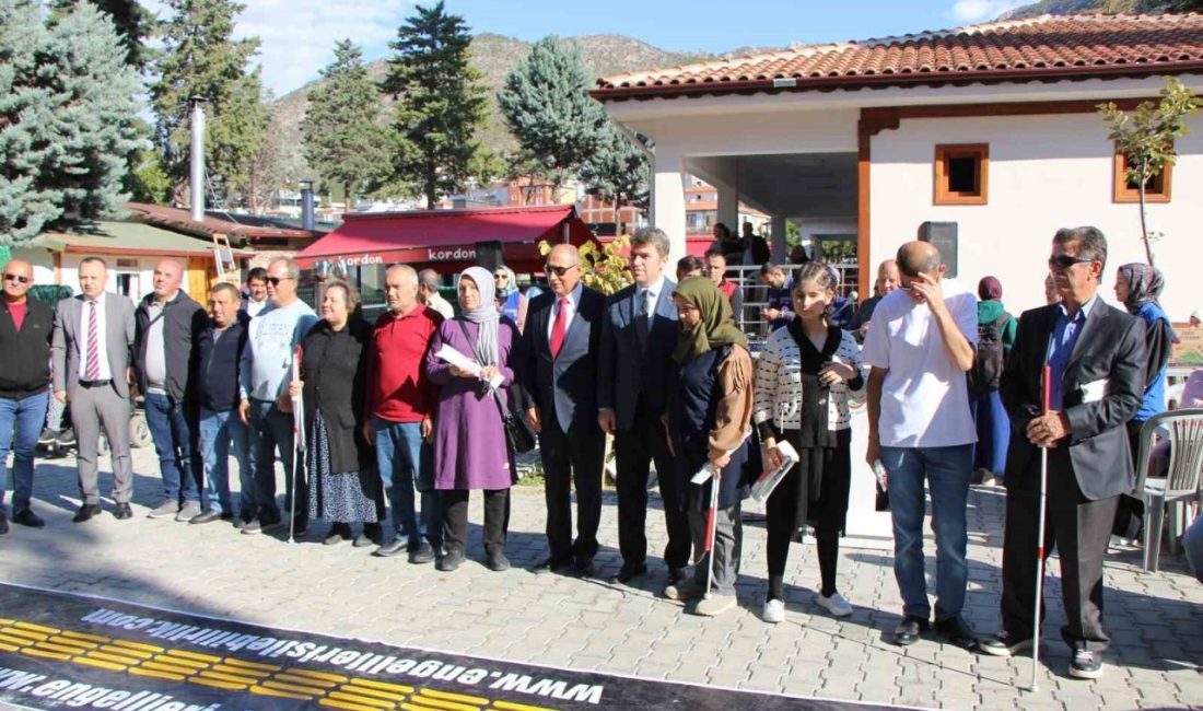 Amasya’da görme engellilere beyaz baston dağıtıldı Amasya’da 15 Ekim Dünya Beyaz Baston Görme Engelliler ve Güvenlik