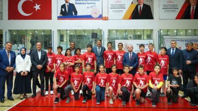 Hakkari Valisi Ali Çelik, Amatör Spor Haftası etkinlikleri kapsamında Hakkâri