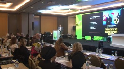 Bütüncül Tedavilerde Mikro Besin ve Aromaterapi Destekleri Kongresi’nde konuşan Dr.