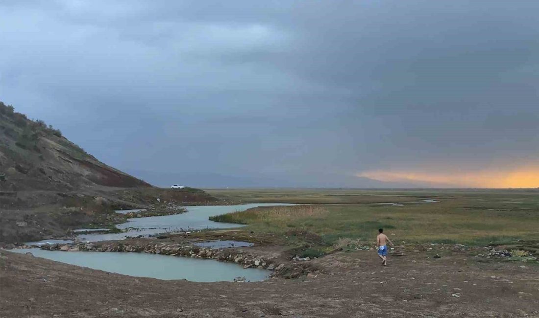 Bitlis’in Güroymak ilçesine bağlı Budaklı kaplıcasında akşam saatlerinde etkili olan