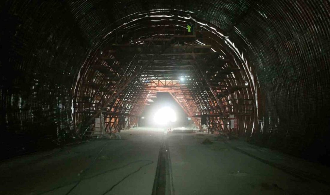 Ulaştırma ve Altyapı Bakanı Abdulkadir Uraloğlu, Köroğlu Tüneli’nde kazı çalışmalarının