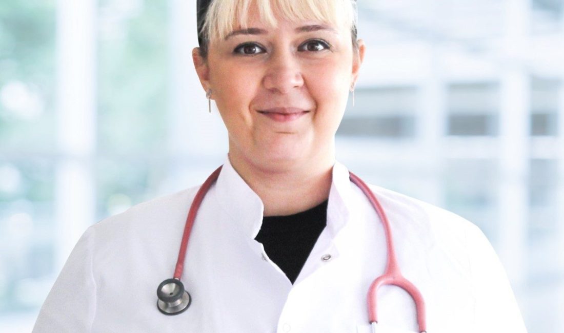 Çocuk Sağlığı ve Hastalıkları Uzmanı Dr. Nazlı Karakullukçu Çebi, anne