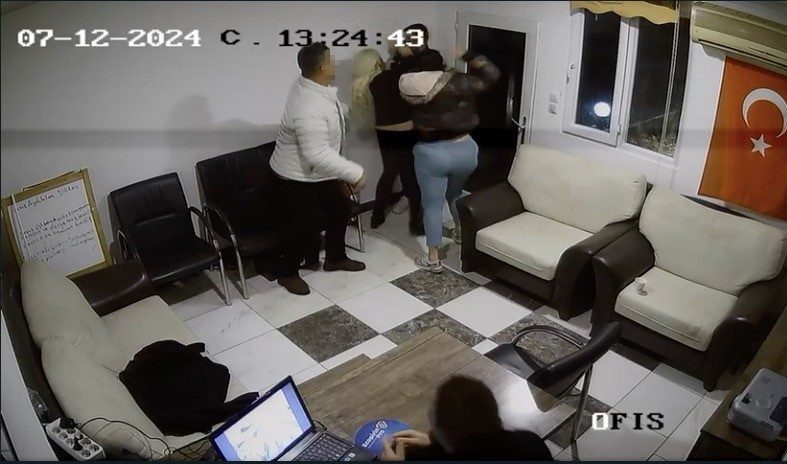 Antalya’da 8 yaşındaki kız çocuğuna cinsel istismarda bulunduğu iddiasıyla yargılanan