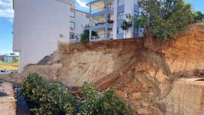 Antalya’nın Serik ilçesinde bir evin tahliye edilmesine neden olan inşaat