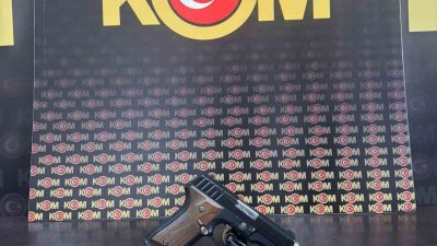 Antalya’da polis ekiplerince yapılan operasyonlarda çok sayıda kaçak ürün ele