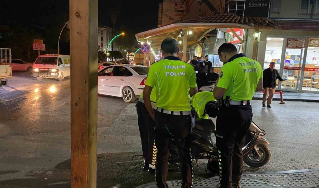 Antalya’da devrilen motosikletin sürücüsü ağır yaralandı: Kaza anı kamerada Antalya’nın Serik ilçesinde devrilen motosikletin sürücüsü ağır yaralandı. Kaza anı
