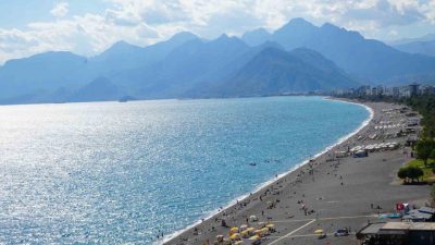 Antalya’da yağışlı havanın ardından yeniden açan güneş, yerli ve yabancı