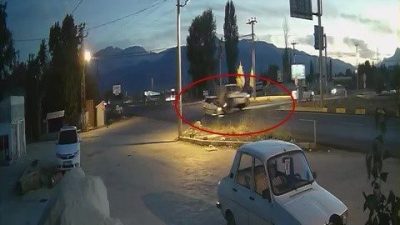 Antalya’nın Elmalı ilçesinde hafif ticari araçla otomobilin çarpıştığı kazada 4