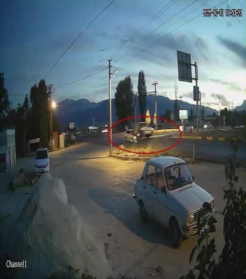 Antalya’da hafif ticari araçla otomobil çarpıştı: 4 yaralı Antalya’nın Elmalı ilçesinde hafif ticari araçla otomobilin çarpıştığı kazada 4
