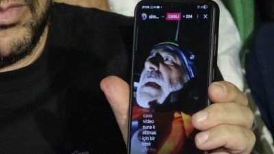 Antalya’da yüzlerce kişi İsrail donanması tarafından Gazze’ye yardım amacıyla yola