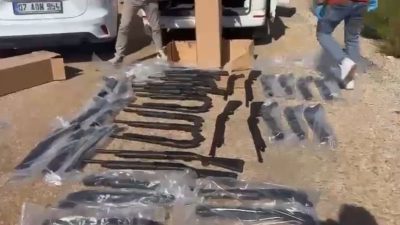 Antalya İl Jandarma Komutanlığı ekipleri, Kepez ilçesinde düzenlediği operasyonda ateşli