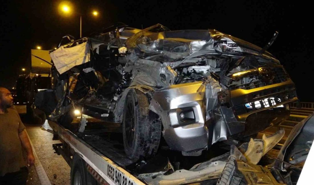 Antalya’da kamyonla çarpışan pikap hurdaya döndü: 1 yaralı Antalya’nın Manavgat ilçesinde seyir halindeki pikabın, kamyona arkadan çarpması sonucu