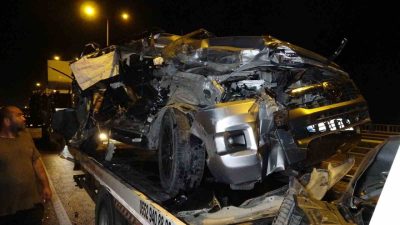 Antalya’nın Manavgat ilçesinde seyir halindeki pikabın, kamyona arkadan çarpması sonucu