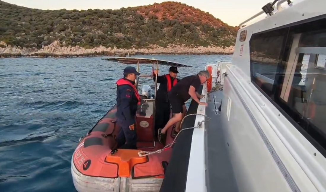 Antalya’da kayalıklarda mahsur kalan Alman turisti Sahil Güvenlik ekipleri kurtardı Antalya’nın Kaş ilçesinde yürüyüş yaparken kayalık bölgede mahsur kalan Alman