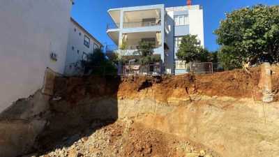 Antalya’nın Serik ilçesinde temel kazısı yapılan inşaat alanında meydana gelen