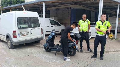 Antalya’da iki motosikletin çarpışması sonucu meydana gelen kazada 3 kişi