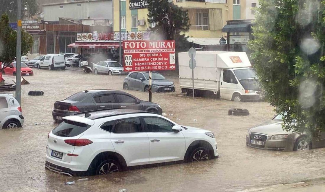Antalya’nın Aksu ilçesinde bugün öğle saatlerinde aniden bastıran sağanak yolları